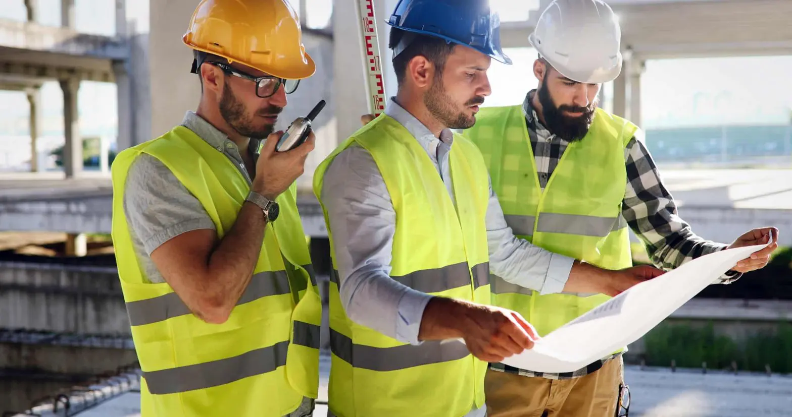 Equipo de NivelGroup trabajando en una obra